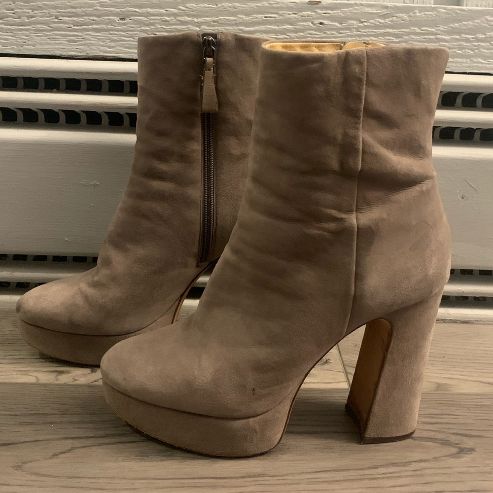Alexandre Birman “Loreta” booties grey suede